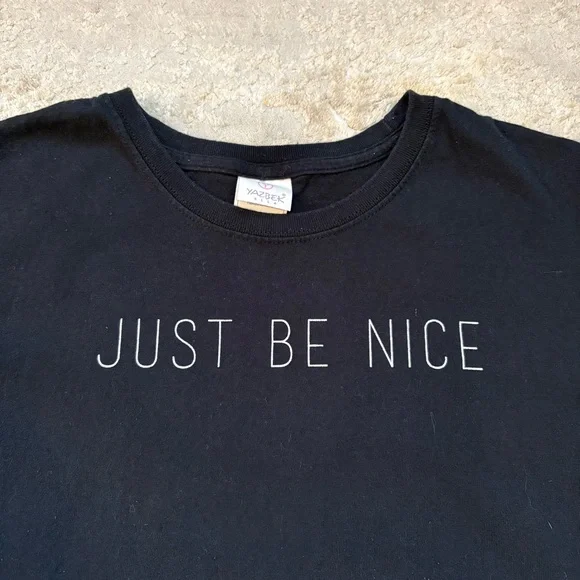 Yazbek Black Short Sleeve Fitted Graphic Tee - ‘Just Be Nice’ Size Large - Picture 3 of 5